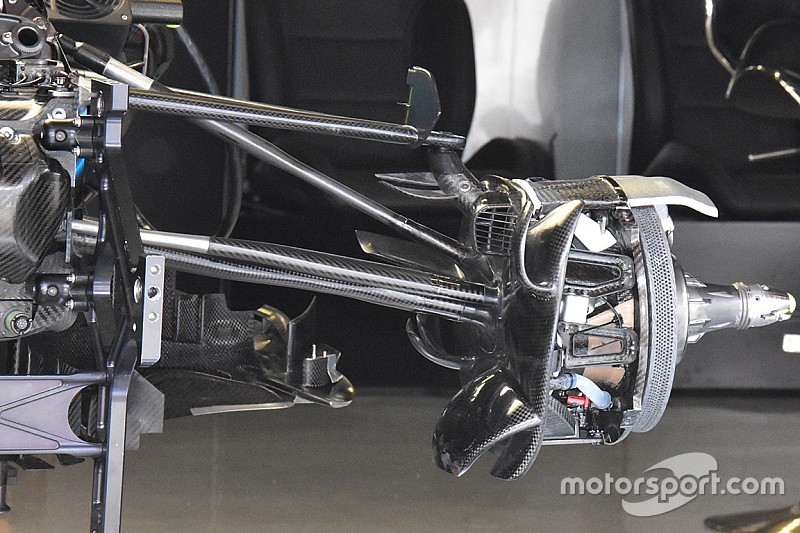 Mercedes: copiato dalla Sauber il profilo verticale sulla sospensione