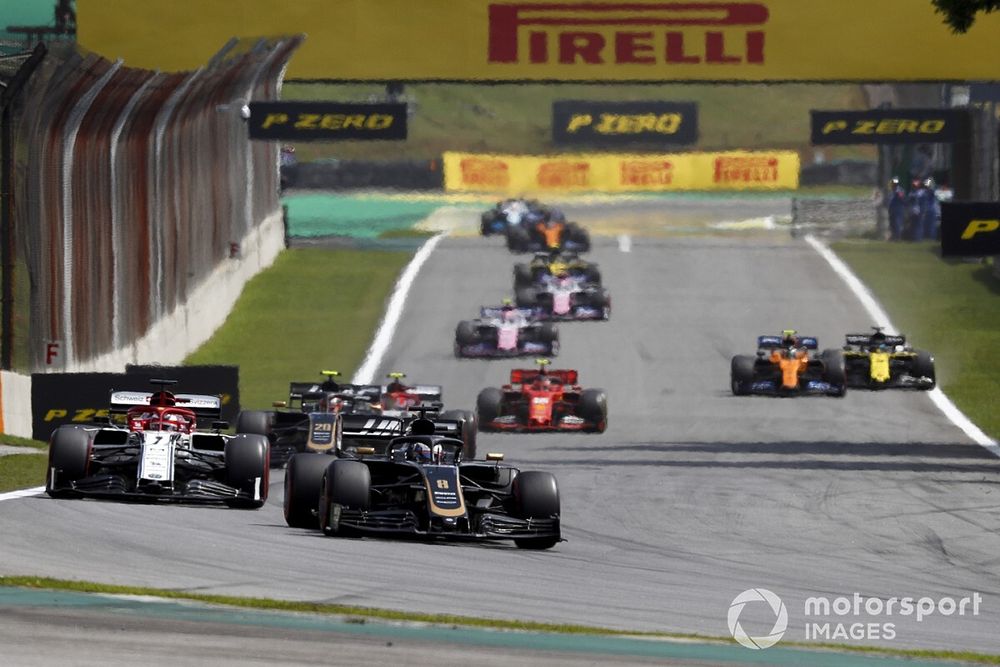 Romain Grosjean, Haas F1 Team VF-19, Kimi Raikkonen, Alfa Romeo Racing C38, y Kevin Magnussen, Haas F1 Team VF-19