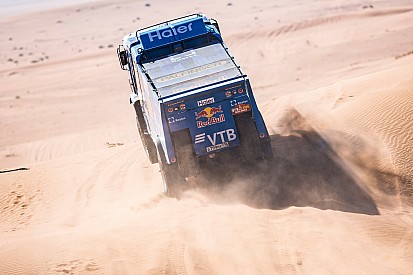 Dakar, Camion Tappa 8: Kamaz domina anche con il... fantasma