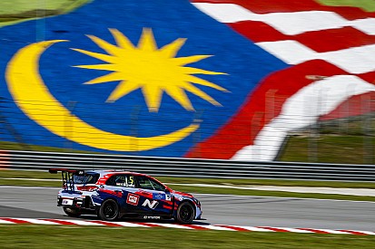Pole Position dal sapore Mondiale per Michelisz a Sepang