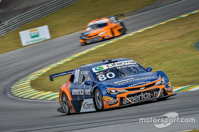 Com chuva, Marcos Gomes lidera primeiro treino livre em Interlagos