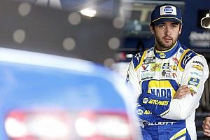 Chase Elliott shouldn’t retaliate against Kyle Busch, says Hamlin