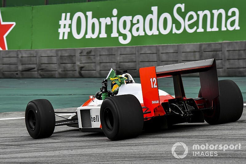 Troféu do GP do Brasil de F1 homenageia Senna; veja fotos e vídeo