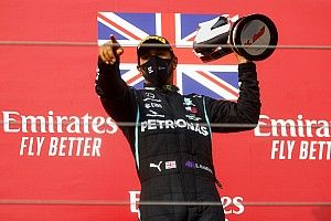Hamilton wint in Imola, Mercedes constructeurskampioen