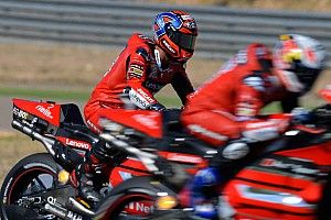 Dovizioso molesto por Petrucci y su actitud