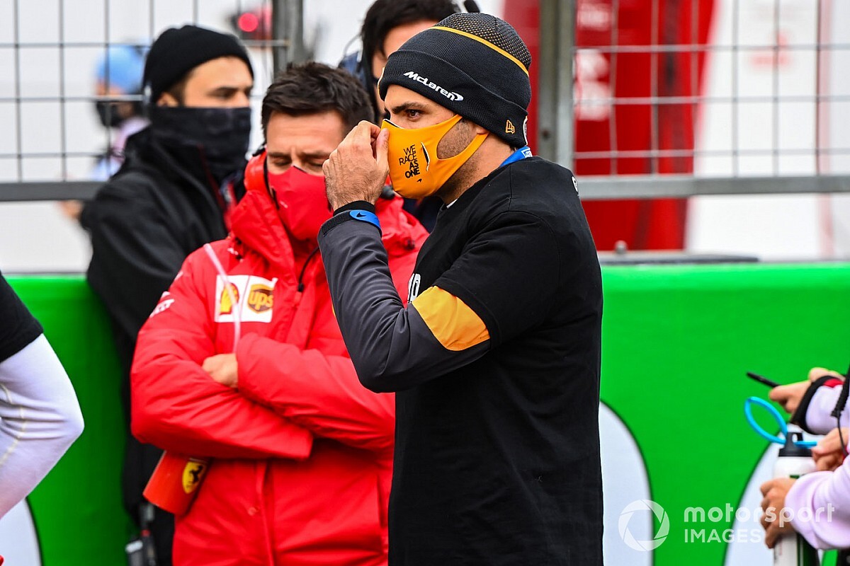 Nem csak F1-es kocsiban megy: Sainz az utolsó helyről nyert gokartversenyt! (videó)