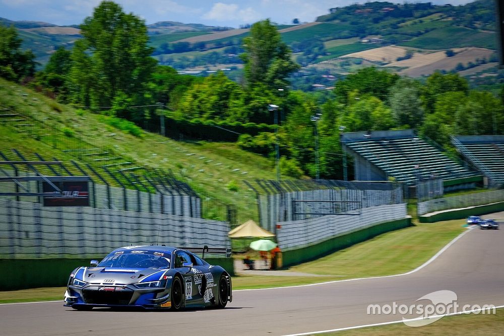 GT World Challenge Europe: pole per l'Audi dell'Attempto a Imola