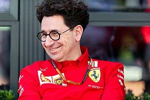 Бинотто объяснил, где и сколько Ferrari проигрывает Mercedes