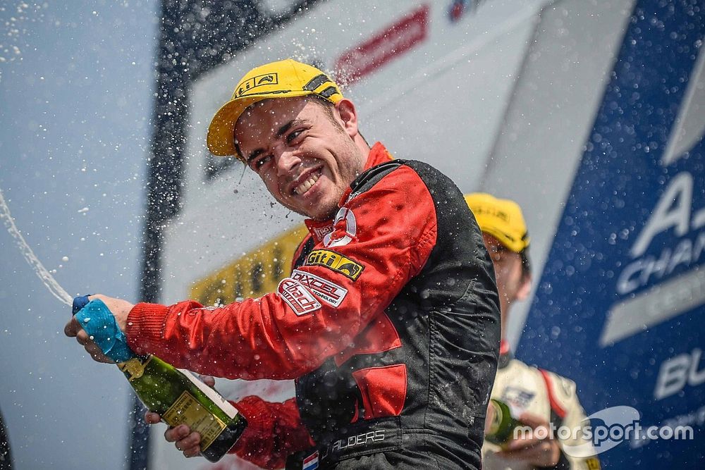 Jonge coureurs in coronatijd: “Misschien maar op 2021 richten”