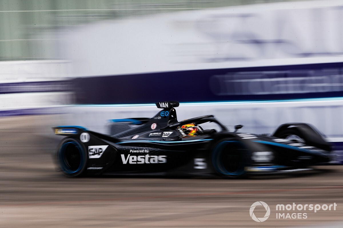 Vandoorne wint laatste ePrix van het seizoen, P2 voor De Vries
