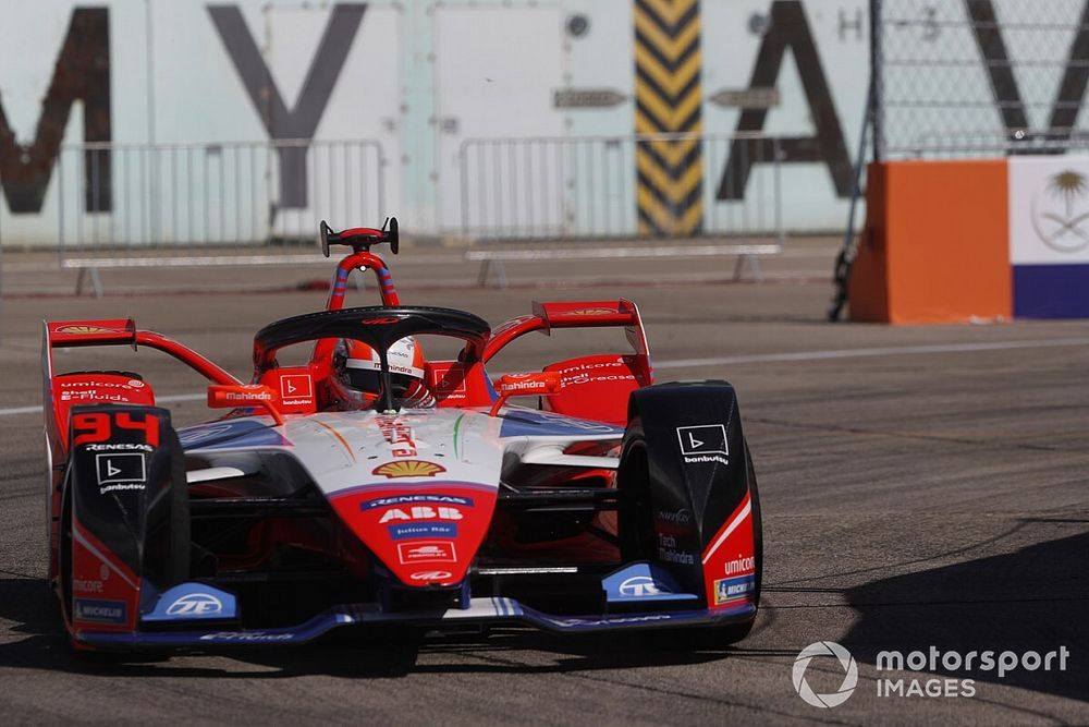 Formula E, Alexander Sims firma con Mahindra