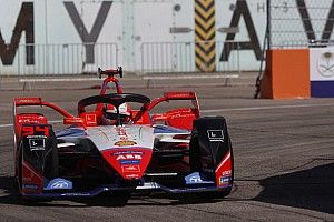 Formula E, Alexander Sims firma con Mahindra