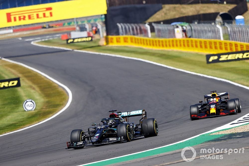 Amikor Verstappen megunta a gumikímélést: nem fogok itt ülni, mint egy nagymama