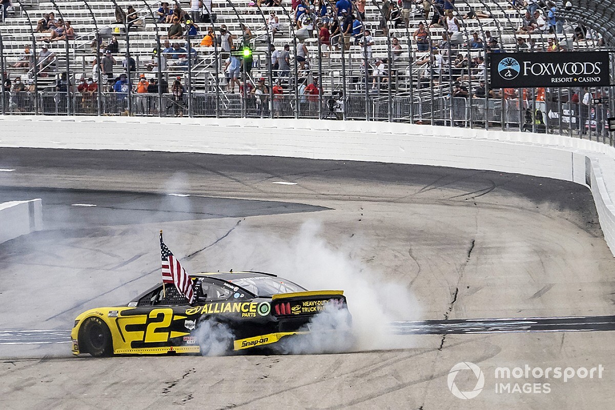 Brad Keselowski gana en New Hampshire