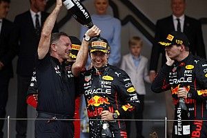 Schumacher: Verstappennek át kéne vennie Perez vezetési stílusát