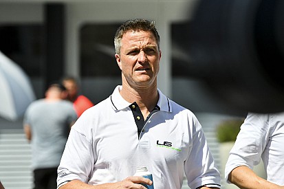 Ralf Schumacher: "Hamilton maaşından vazgeçmeli"