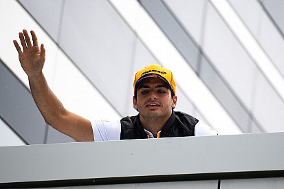 „Fájdalmasan” indult Sainz napja Szocsiban: képek