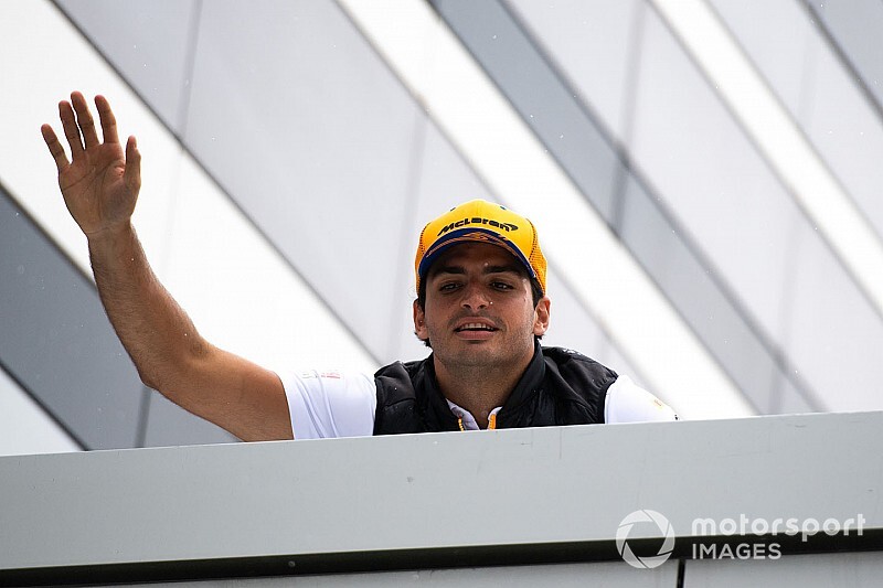 „Fájdalmasan” indult Sainz napja Szocsiban: képek