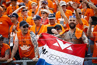 Verstappen kész lenne Leclerc csapattársa lenni