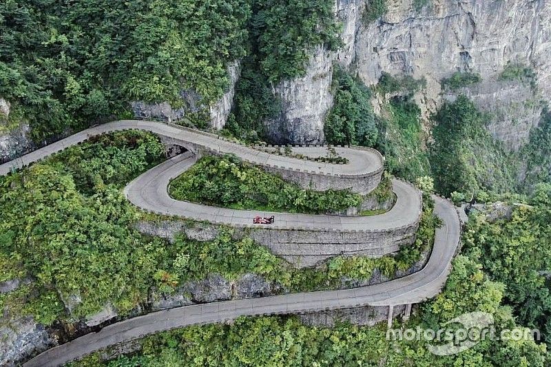 Romain Dumas, con el Volkswagen ID. R en el récord de la montaña Tianmen