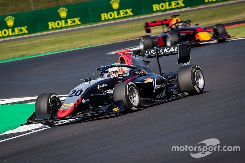 F3 Silverstone: Pulcini wint race twee, Shwartzman nieuwe leider