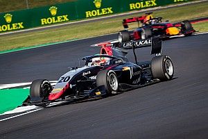 F3, Silvestone: Pulcini rompe il ghiaccio e trionfa in Gara 2