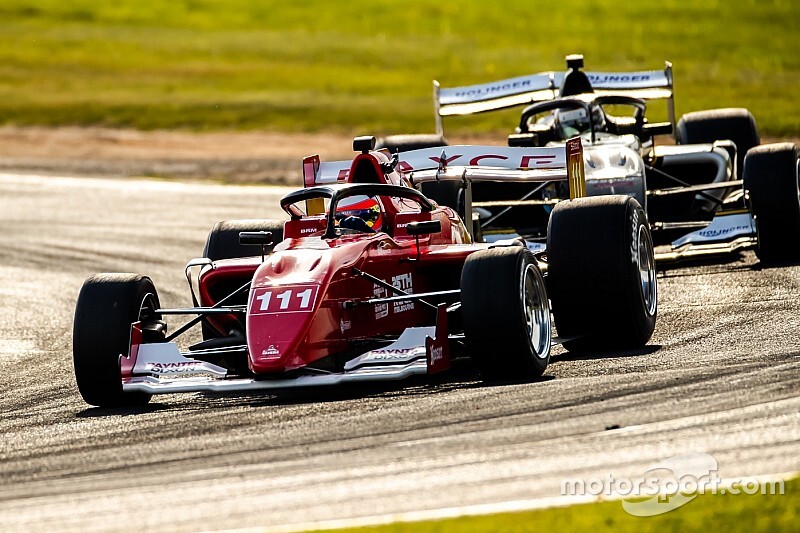 Mesmo com carro danificado, Barrichello termina 1ª bateria de classificação em sétimo na S5000