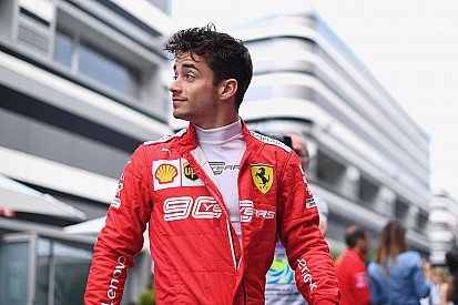 Leclerc-dominancia Szocsiban, még Vettel sem tudta megközelíteni