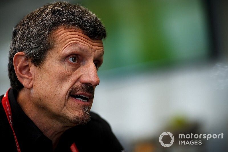 Guenther Steiner, Team Principal, Haas F1, parla con i media