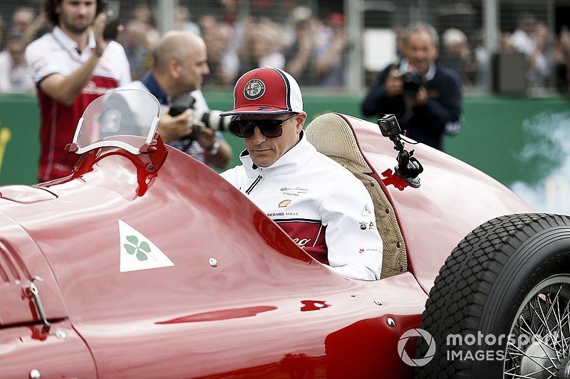 Video Raikkonen: un tuffo acrobatico in piscina