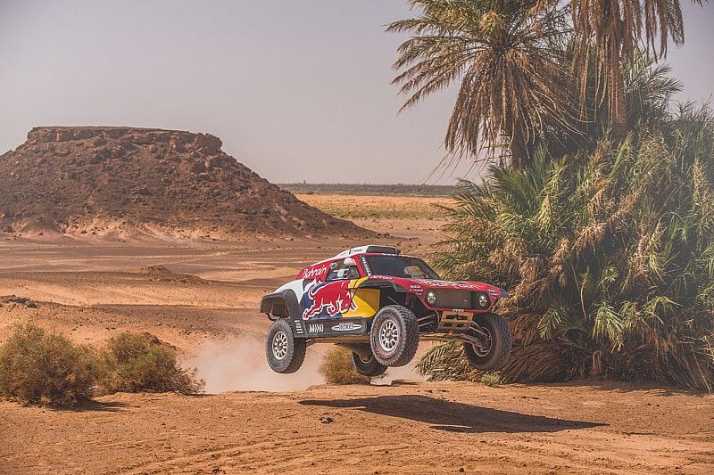 Sainz: "Venimos a ganar, pero también a solucionar los problemas de fiabilidad"