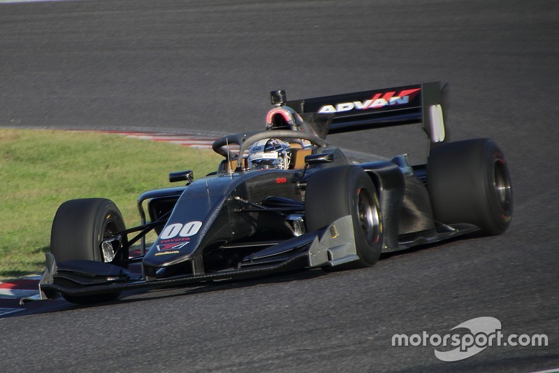 小林可夢偉がSF19開発テストに参加「マシンの感覚は掴めた」