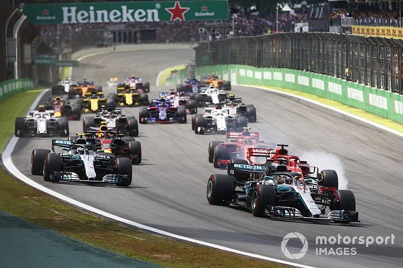 Lewis Hamilton, Mercedes AMG F1 W09 EQ Power+, voor Valtteri Bottas, Mercedes AMG F1 W09 EQ Power+, Sebastian Vettel, Ferrari SF71H, Kimi Raikkonen, Ferrari SF71H, Max Verstappen, Red Bull Racing RB14