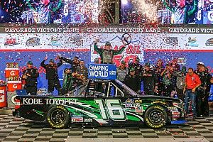Brett Moffitt wins Phoenix Truck race with three-wide pass