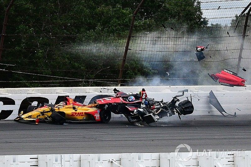 Robert Wickens, Schmidt Peterson Motorsports Honda, James Hinchcliffe, Schmidt Peterson Motorsports Honda, Ryan Hunter-Reay, Andretti Autosport Honda, Pietro Fittipaldi, Dale Coyne Racing Honda, choque