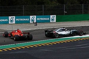 Tabrakan di lap pertama, Vettel tuduh Hamilton tak beri ruang