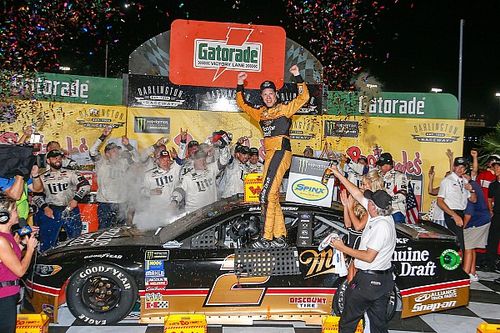 Brad Keselowski rompe el ayuno de victorias en Darlington