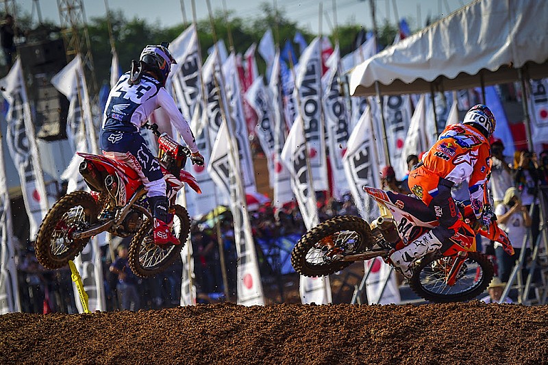 MXGP Semarang: Herlings kalahkan Gajser, Febvre terjatuh