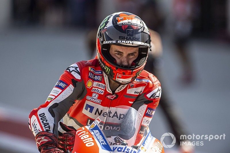 Lorenzo: "Il piede è ancora gonfio, non so se riuscirò a mettere lo stivale"