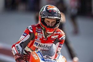 Lorenzo: "Il piede è ancora gonfio, non so se riuscirò a mettere lo stivale"