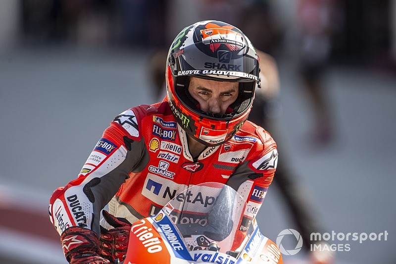 Lorenzo: "Il piede è ancora gonfio, non so se riuscirò a mettere lo stivale"