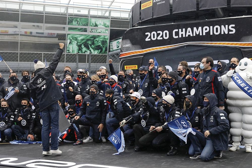 Podio: Hyundai Motorsport vince il Campionato Costruttori