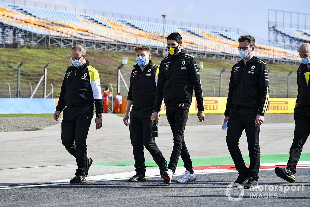 Esteban Ocon, Renault F1 walks the track 