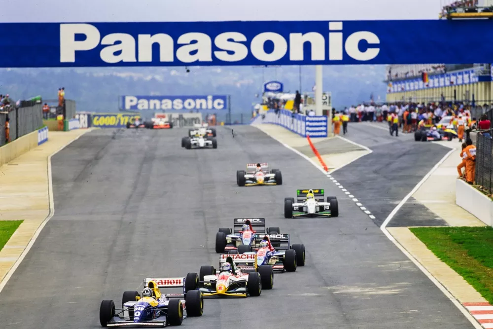 Damon Hill, Williams FW15C, voor Alessandro Zanardi, Lotus 107B, Rubens Barrichello, Jordan 193, en Ivan Capelli, Jordan 193