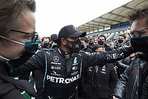 Volt főnöke szerint azt bizonyítja Hamilton teljesítménye, hogy nem a Mercedesnek köszönheti sikereit
