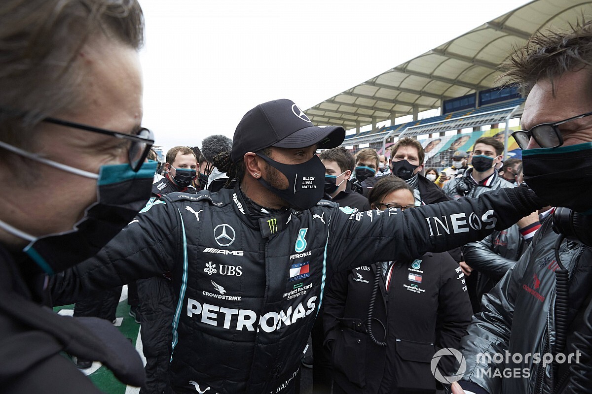 Volt főnöke szerint azt bizonyítja Hamilton teljesítménye, hogy nem a Mercedesnek köszönheti sikereit
