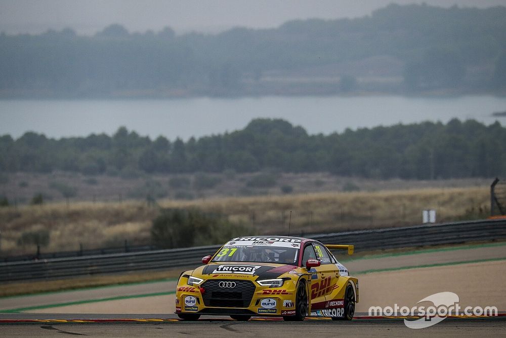 Coronel sprokkelt punten op Aragon, Ehrlacher WTCR-kampioen