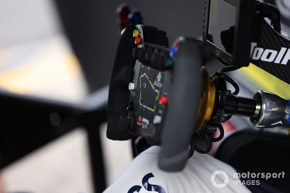 Larkham against paddle shift in Supercars