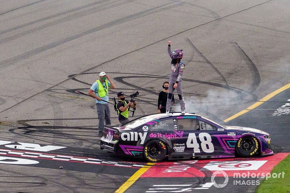 Race winner Alex Bowman, Hendrick Motorsports, Chevrolet Camaro Ally