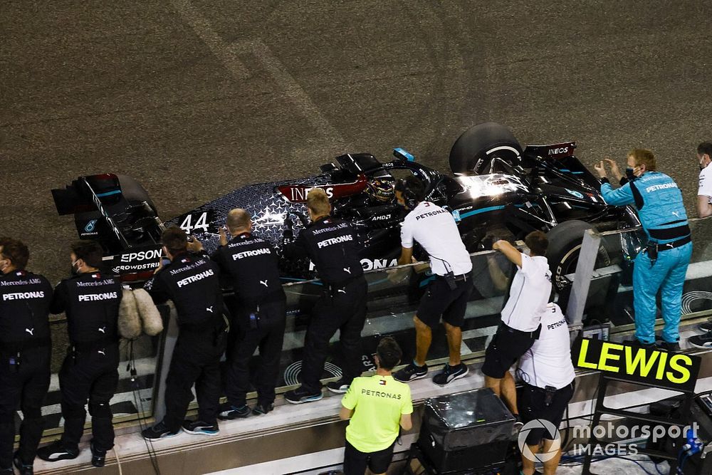 Lewis Hamilton, Mercedes F1 W11, 3rd position, passes his team on the pit wall at the end of the race